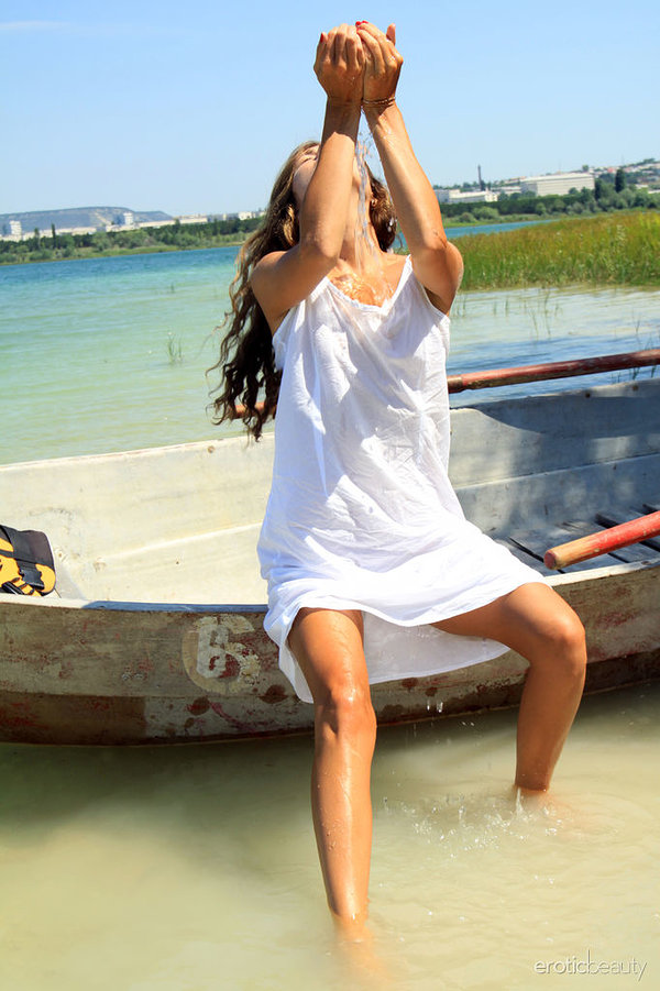 Алиса, 24